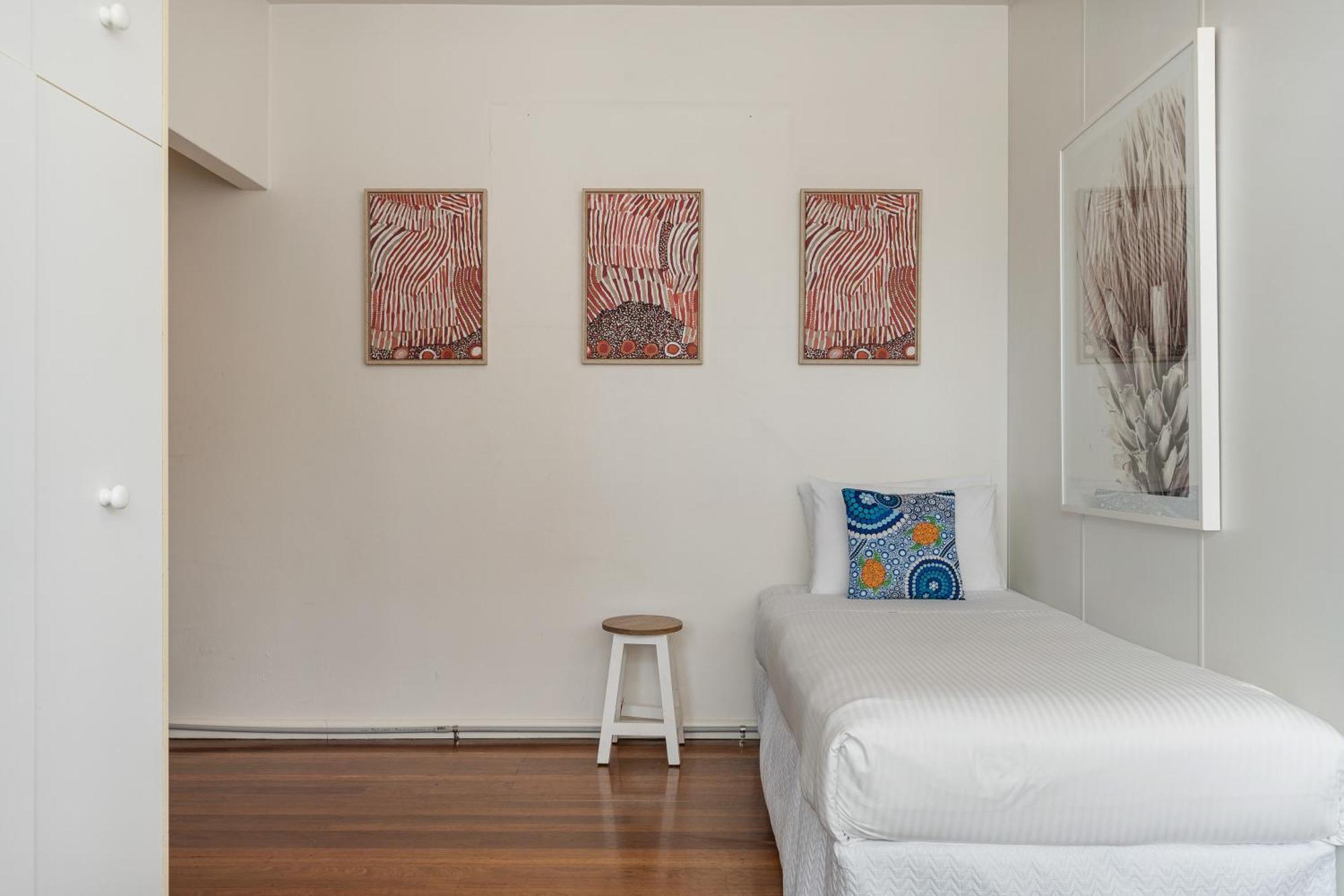 Bay Court Iii - Spacious Near Hayes Apartment Sydney